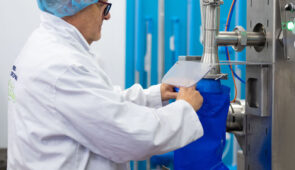Advanced integrated industrial cooking equipment used in large-scale food manufacturing facilities for streamlined ready-meal preparation and efficient bulk cooking processes.