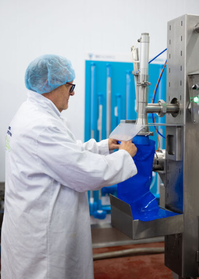 Advanced integrated industrial cooking equipment used in large-scale food manufacturing facilities for streamlined ready-meal preparation and efficient bulk cooking processes.